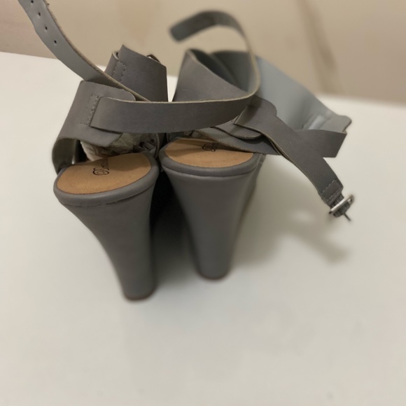 Shoes - Picture 2 of 3